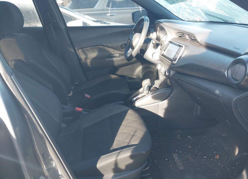 Photo 5 of 2019 Nissan Kicks S (VIN 3N1CP5CU3KL534106)