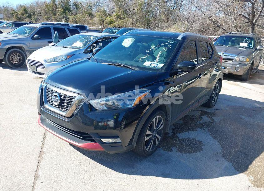 Photo 2 of 2019 Nissan Kicks SR (VIN 3N1CP5CU3KL535479)