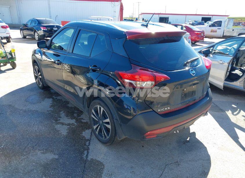 Photo 3 of 2019 Nissan Kicks SR (VIN 3N1CP5CU3KL535479)