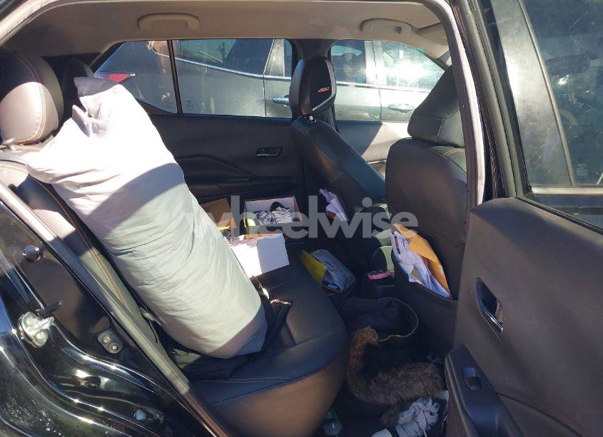 Photo 8 of 2019 Nissan Kicks SR (VIN 3N1CP5CU3KL535479)