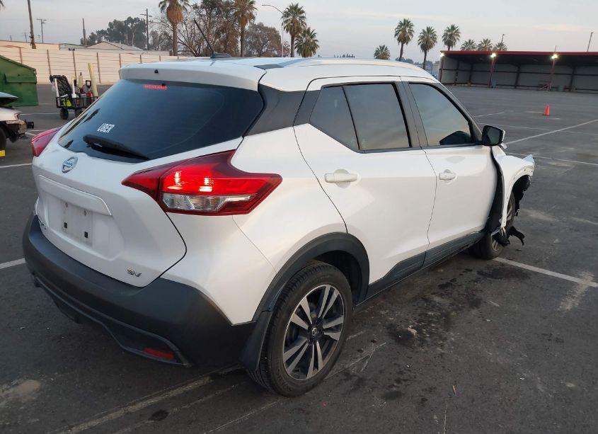 Photo 4 of 2019 Nissan Kicks SV (VIN 3N1CP5CU3KL535935)