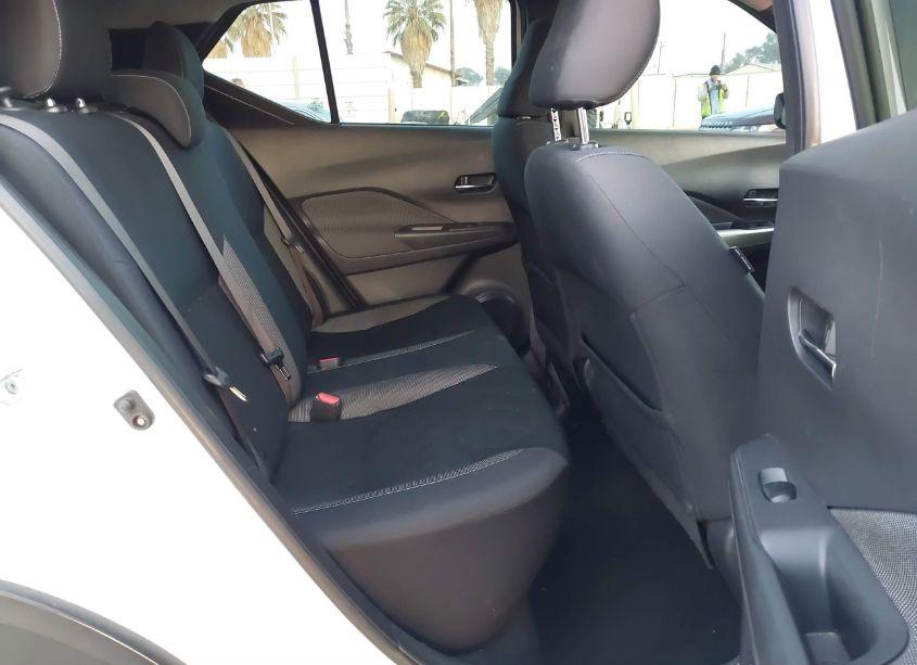 Photo 8 of 2019 Nissan Kicks SV (VIN 3N1CP5CU3KL535935)