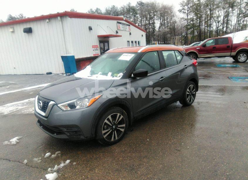 Photo 2 of 2019 Nissan Kicks SV (VIN 3N1CP5CU3KL543159)