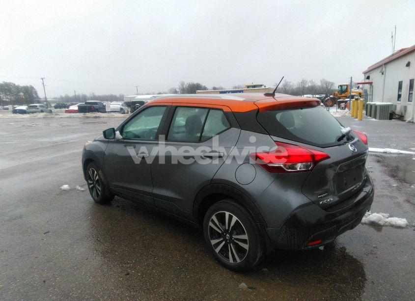 Photo 3 of 2019 Nissan Kicks SV (VIN 3N1CP5CU3KL543159)