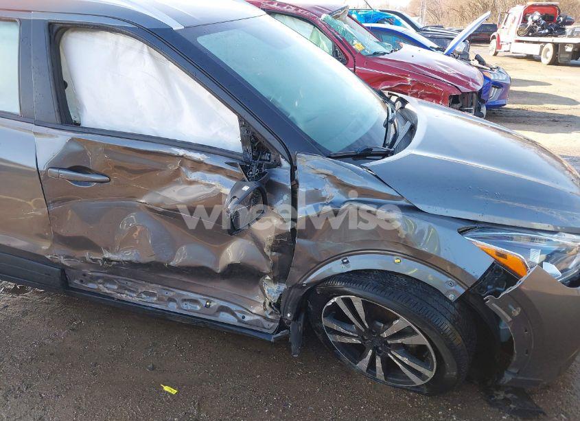 Photo 6 of 2019 Nissan Kicks SV (VIN 3N1CP5CU3KL549480)