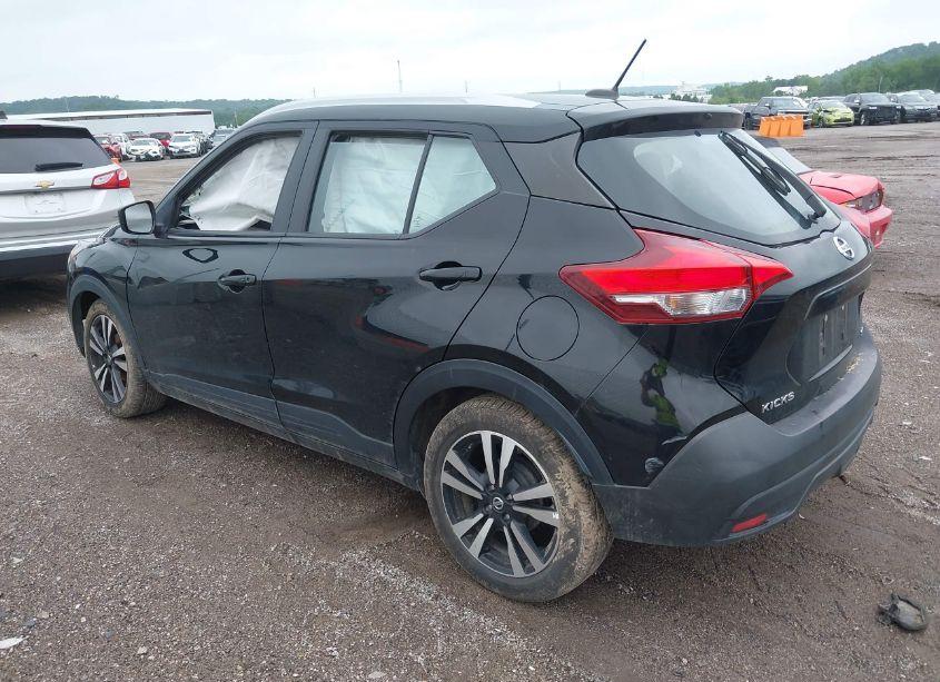 Photo 3 of 2019 Nissan Kicks SV (VIN 3N1CP5CU3KL551732)