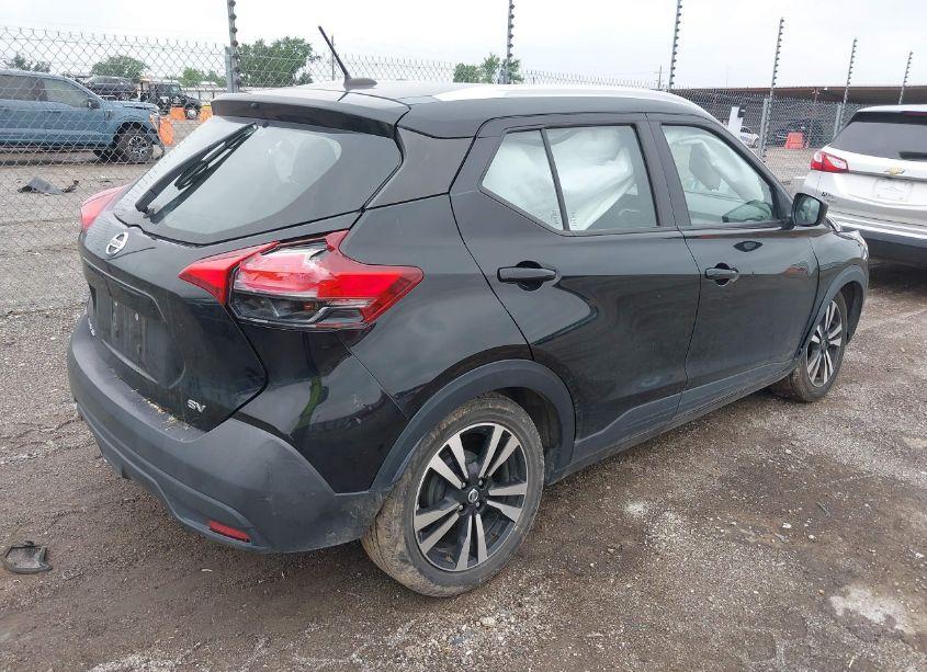 Photo 4 of 2019 Nissan Kicks SV (VIN 3N1CP5CU3KL551732)