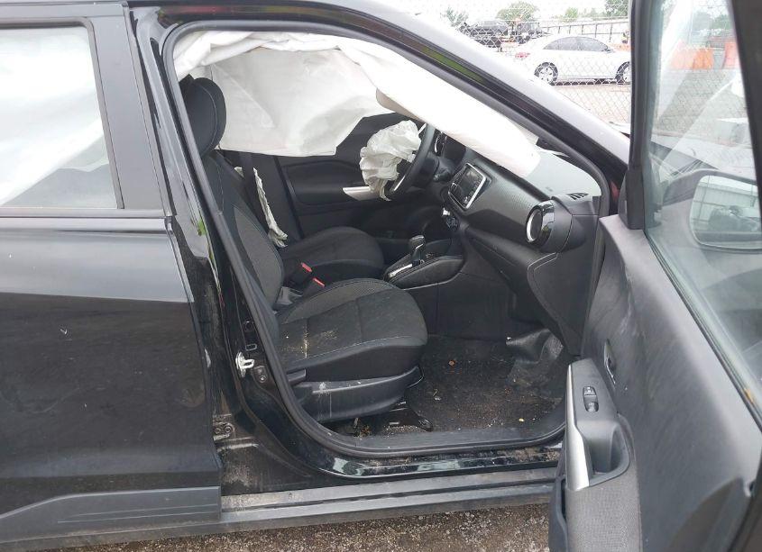 Photo 5 of 2019 Nissan Kicks SV (VIN 3N1CP5CU3KL551732)