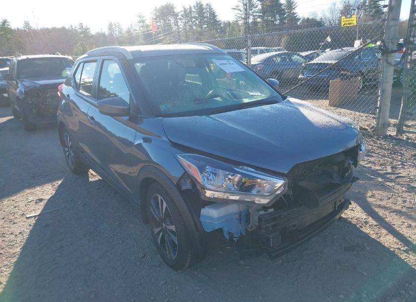 2018 Nissan Kicks SV (VIN 3N1CP5CU4JL501064) main photo