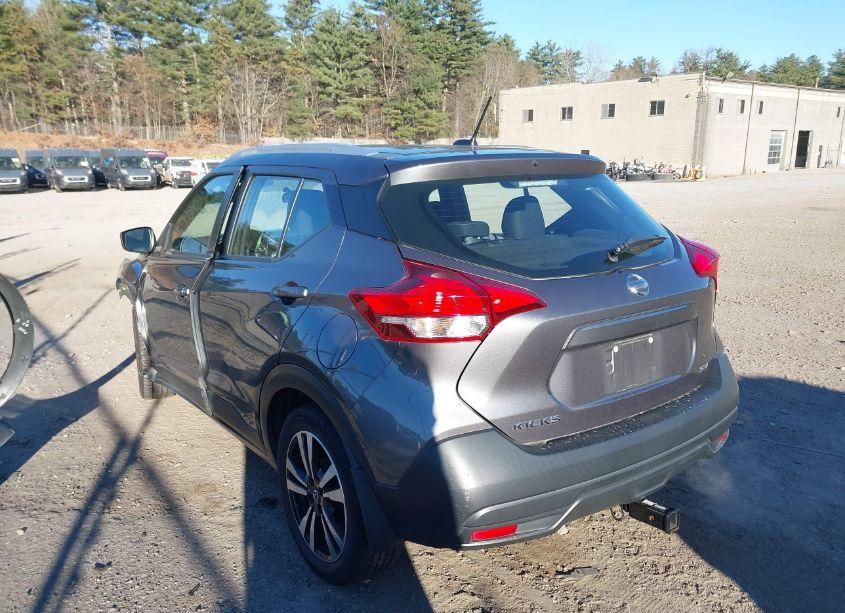 Photo 15 of 2018 Nissan Kicks SV (VIN 3N1CP5CU4JL501064)