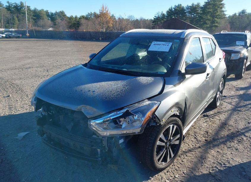 Photo 2 of 2018 Nissan Kicks SV (VIN 3N1CP5CU4JL501064)