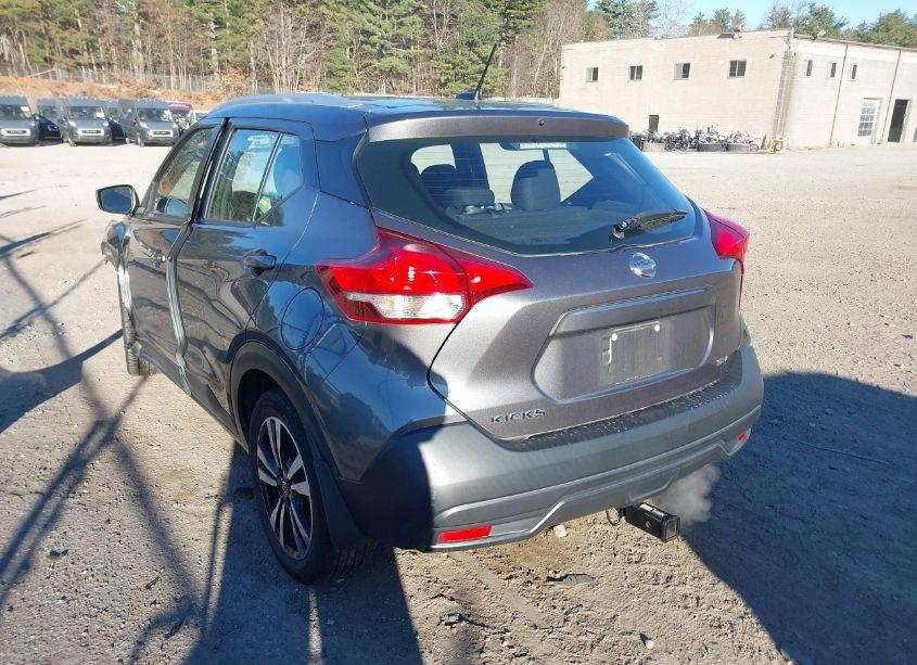 Photo 3 of 2018 Nissan Kicks SV (VIN 3N1CP5CU4JL501064)