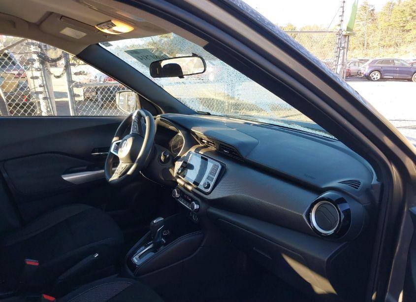 Photo 5 of 2018 Nissan Kicks SV (VIN 3N1CP5CU4JL501064)