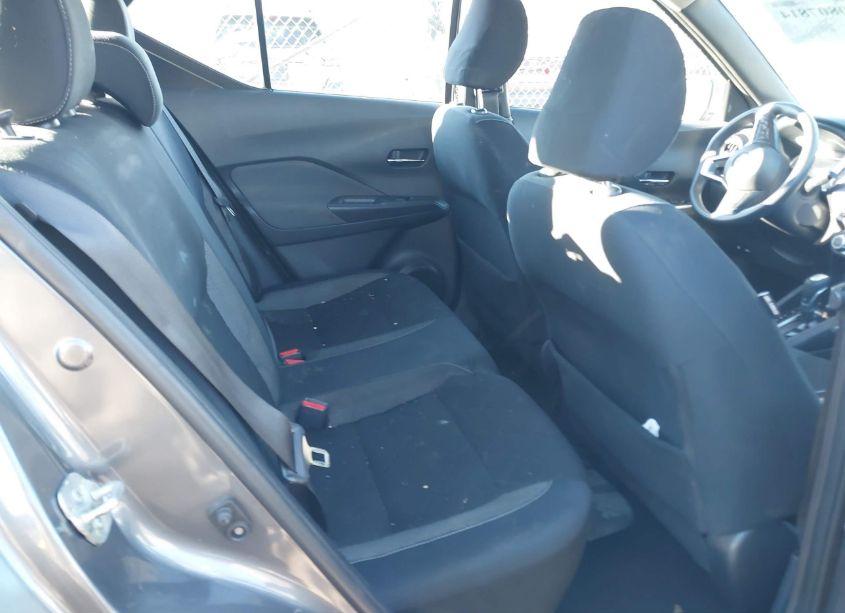 Photo 8 of 2018 Nissan Kicks SV (VIN 3N1CP5CU4JL501064)