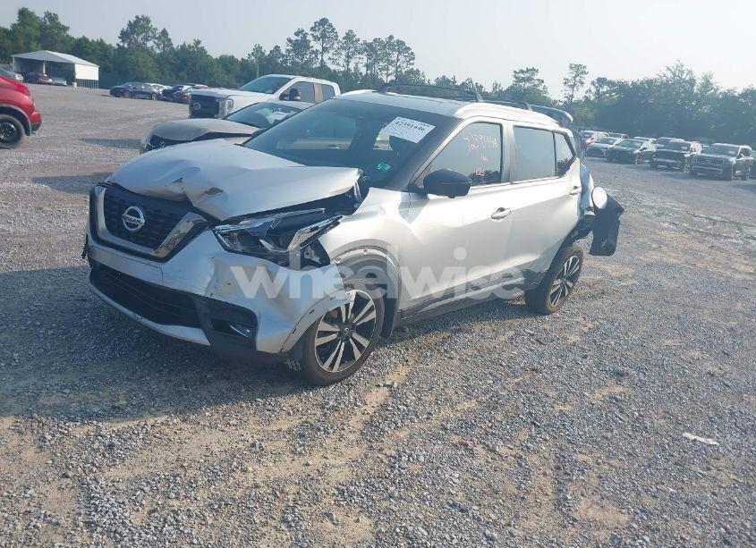 Photo 2 of 2019 Nissan Kicks SR (VIN 3N1CP5CU4KL496112)