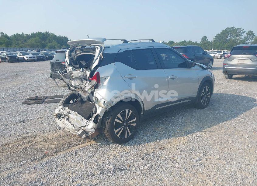 Photo 4 of 2019 Nissan Kicks SR (VIN 3N1CP5CU4KL496112)