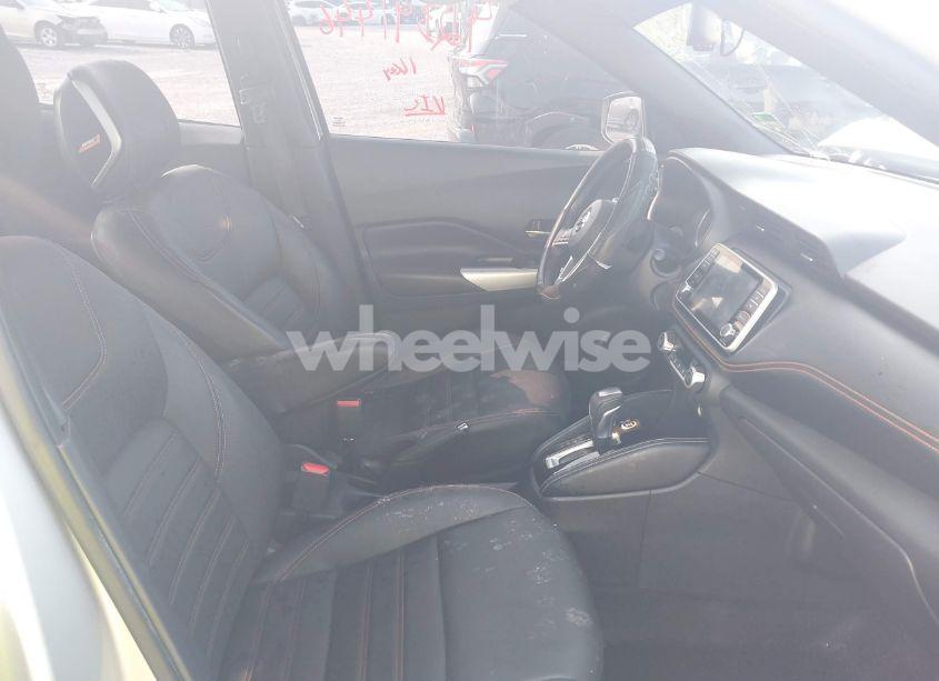 Photo 5 of 2019 Nissan Kicks SR (VIN 3N1CP5CU4KL496112)