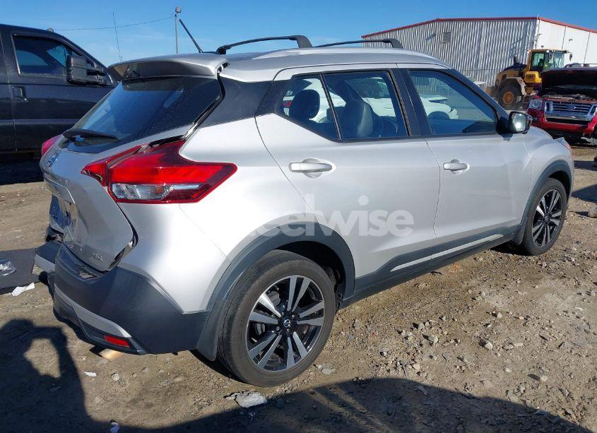 Photo 4 of 2019 Nissan Kicks SR (VIN 3N1CP5CU4KL512776)
