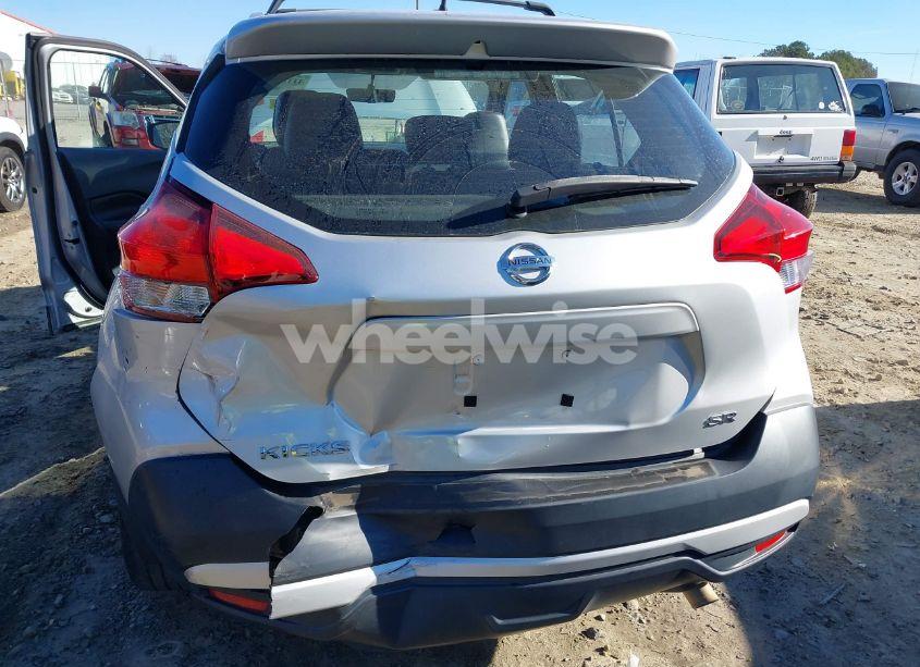 Photo 6 of 2019 Nissan Kicks SR (VIN 3N1CP5CU4KL512776)
