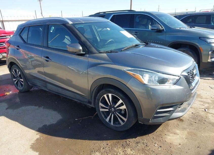 2019 Nissan Kicks SV (VIN 3N1CP5CU4KL539699) main photo