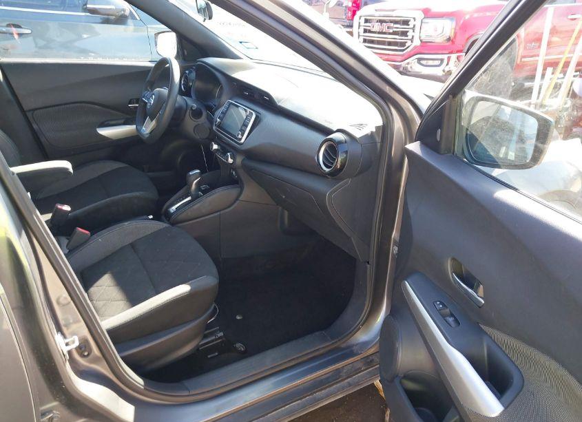 Photo 5 of 2019 Nissan Kicks SV (VIN 3N1CP5CU4KL539699)