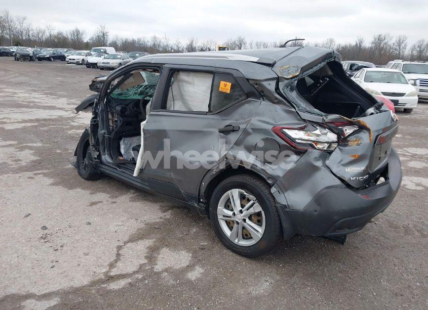 Photo 3 of 2019 Nissan Kicks S (VIN 3N1CP5CU4KL546054)