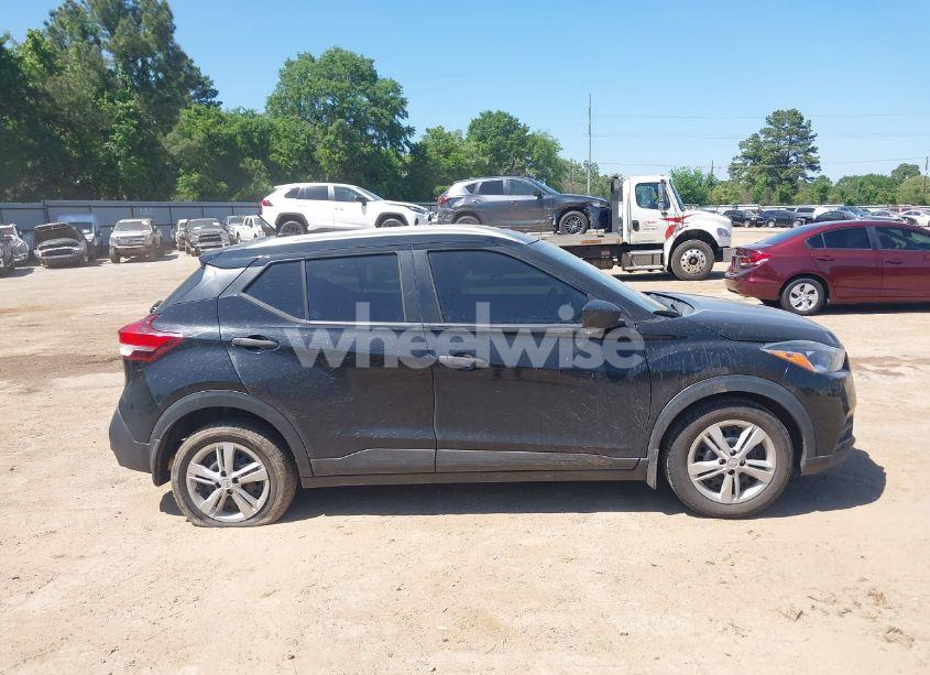 Photo 13 of 2018 Nissan Kicks S (VIN 3N1CP5CU5JL507021)