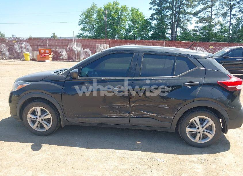 Photo 14 of 2018 Nissan Kicks S (VIN 3N1CP5CU5JL507021)