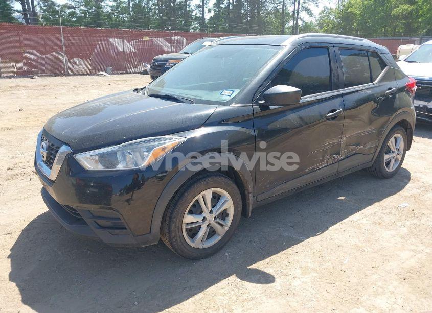 Photo 2 of 2018 Nissan Kicks S (VIN 3N1CP5CU5JL507021)