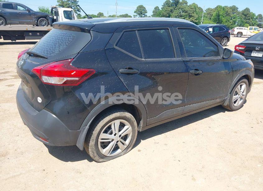 Photo 4 of 2018 Nissan Kicks S (VIN 3N1CP5CU5JL507021)