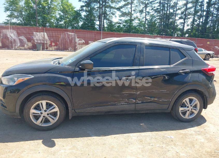 Photo 6 of 2018 Nissan Kicks S (VIN 3N1CP5CU5JL507021)