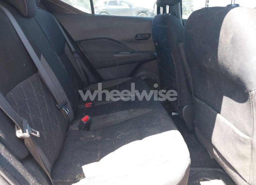 Photo 8 of 2018 Nissan Kicks S (VIN 3N1CP5CU5JL507021)