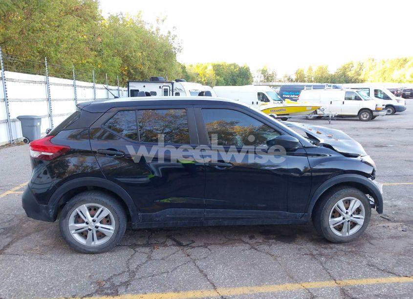 Photo 13 of 2018 Nissan Kicks S (VIN 3N1CP5CU5JL518486)