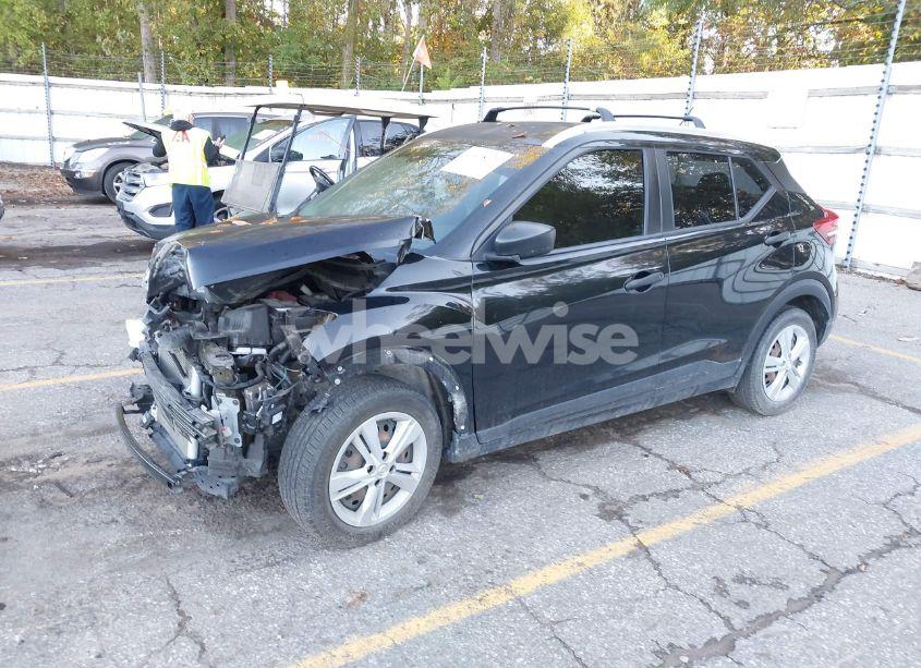 Photo 2 of 2018 Nissan Kicks S (VIN 3N1CP5CU5JL518486)