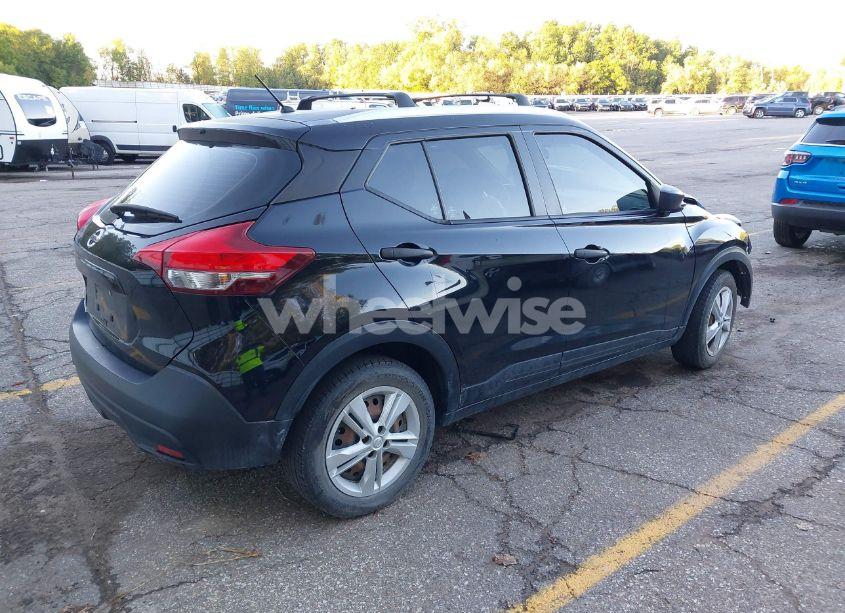 Photo 4 of 2018 Nissan Kicks S (VIN 3N1CP5CU5JL518486)