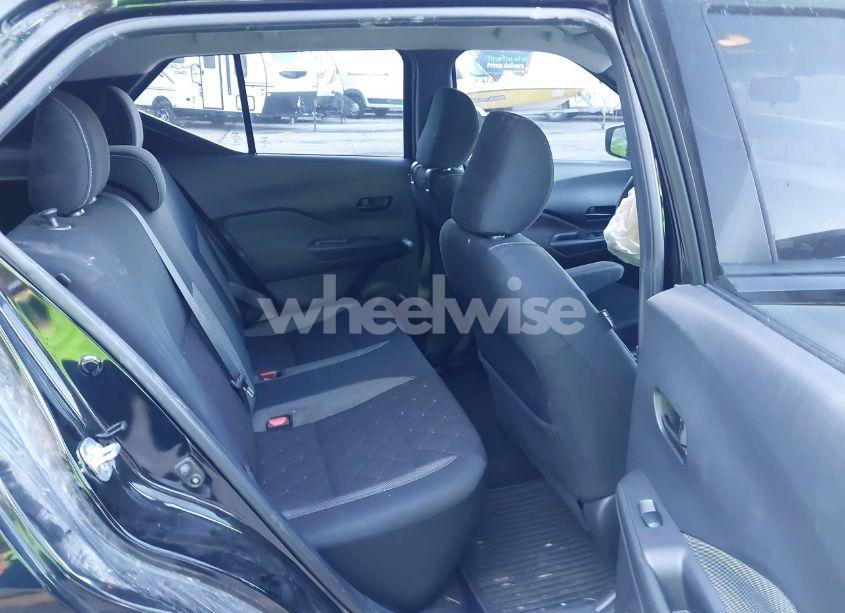 Photo 8 of 2018 Nissan Kicks S (VIN 3N1CP5CU5JL518486)