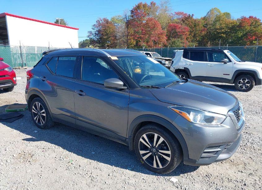 2018 Nissan Kicks SV (VIN 3N1CP5CU5JL540150) main photo