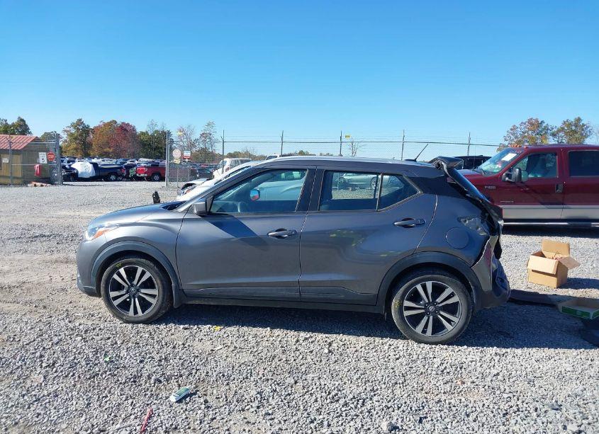 Photo 14 of 2018 Nissan Kicks SV (VIN 3N1CP5CU5JL540150)