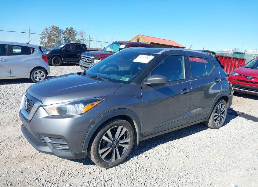 Photo 2 of 2018 Nissan Kicks SV (VIN 3N1CP5CU5JL540150)