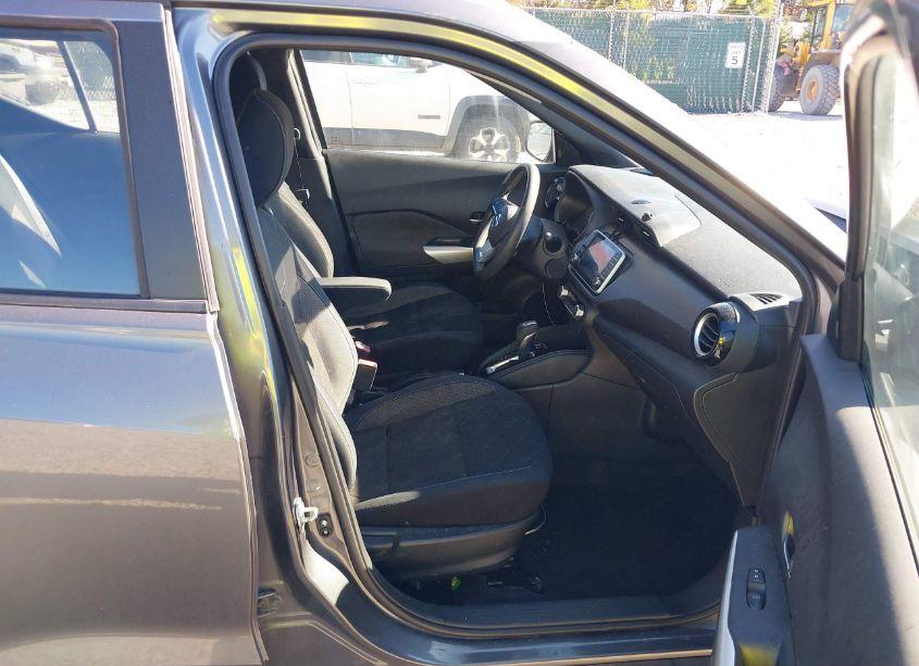 Photo 5 of 2018 Nissan Kicks SV (VIN 3N1CP5CU5JL540150)