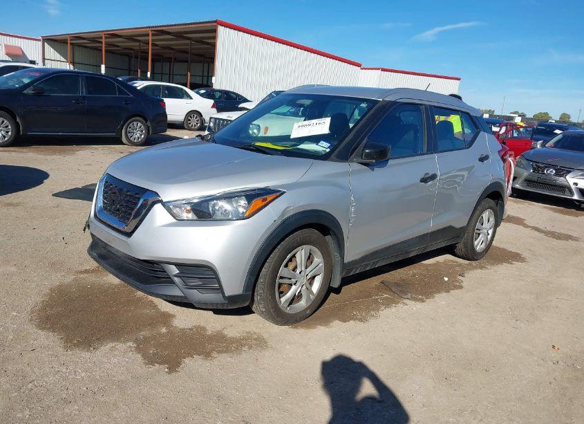Photo 2 of 2018 Nissan Kicks S (VIN 3N1CP5CU5JL542609)
