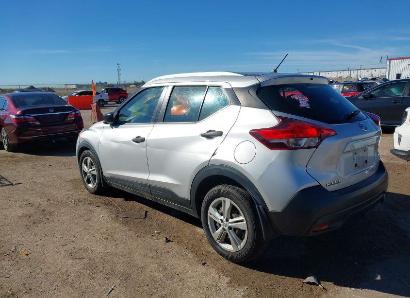 Photo 3 of 2018 Nissan Kicks S (VIN 3N1CP5CU5JL542609)