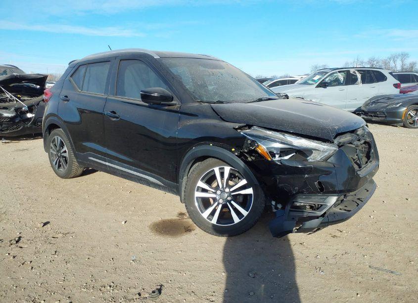 2019 Nissan Kicks SR (VIN 3N1CP5CU5KL488505) main photo