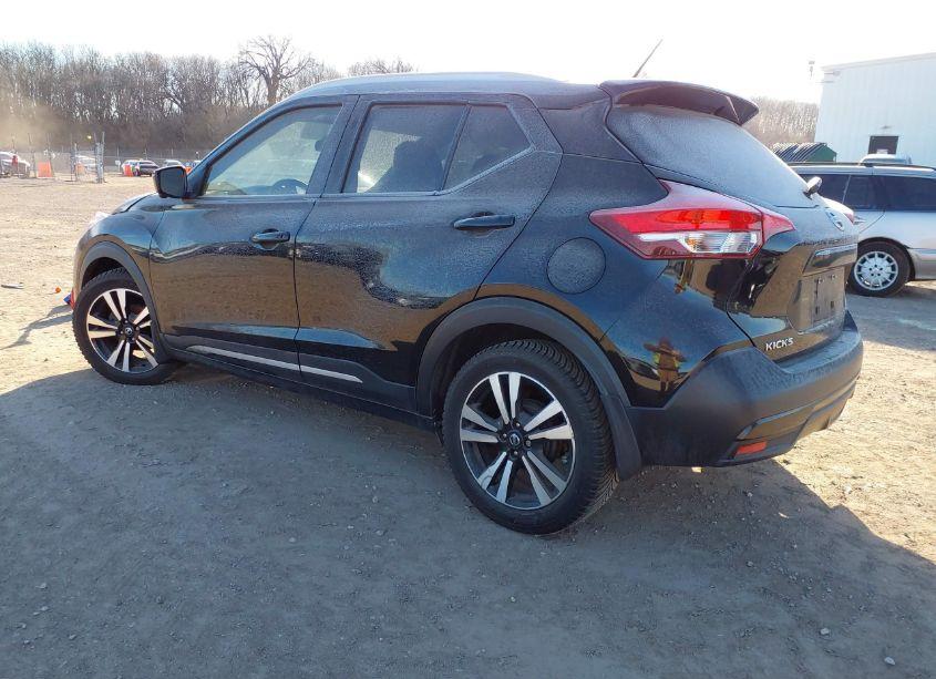 Photo 3 of 2019 Nissan Kicks SR (VIN 3N1CP5CU5KL488505)
