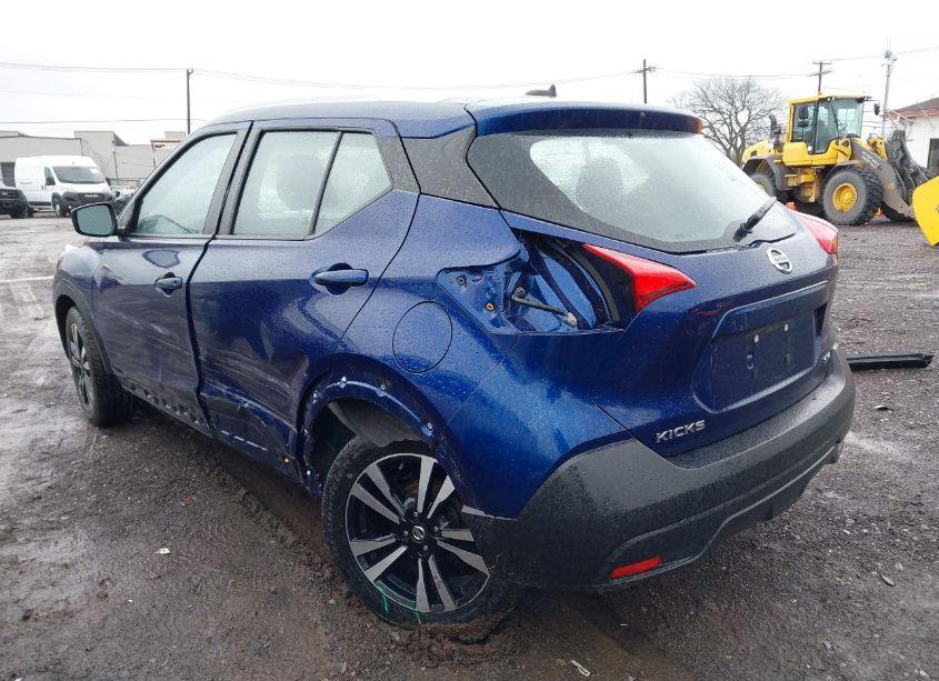 Photo 3 of 2019 Nissan Kicks SV (VIN 3N1CP5CU5KL494840)