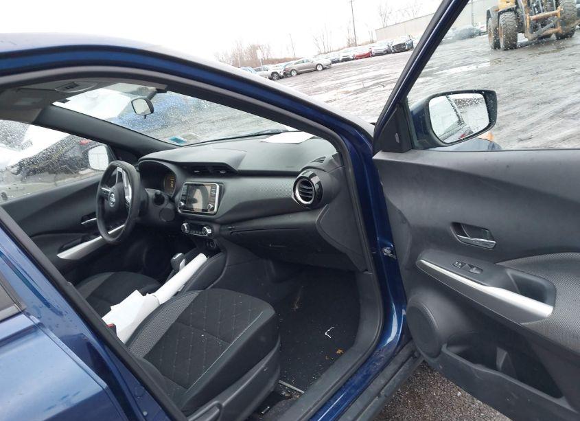 Photo 5 of 2019 Nissan Kicks SV (VIN 3N1CP5CU5KL494840)