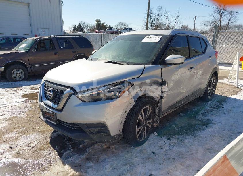 Photo 2 of 2019 Nissan Kicks SV (VIN 3N1CP5CU5KL498273)