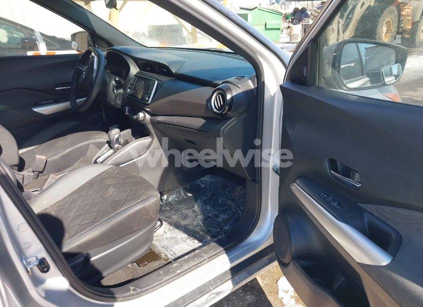 Photo 5 of 2019 Nissan Kicks SV (VIN 3N1CP5CU5KL498273)