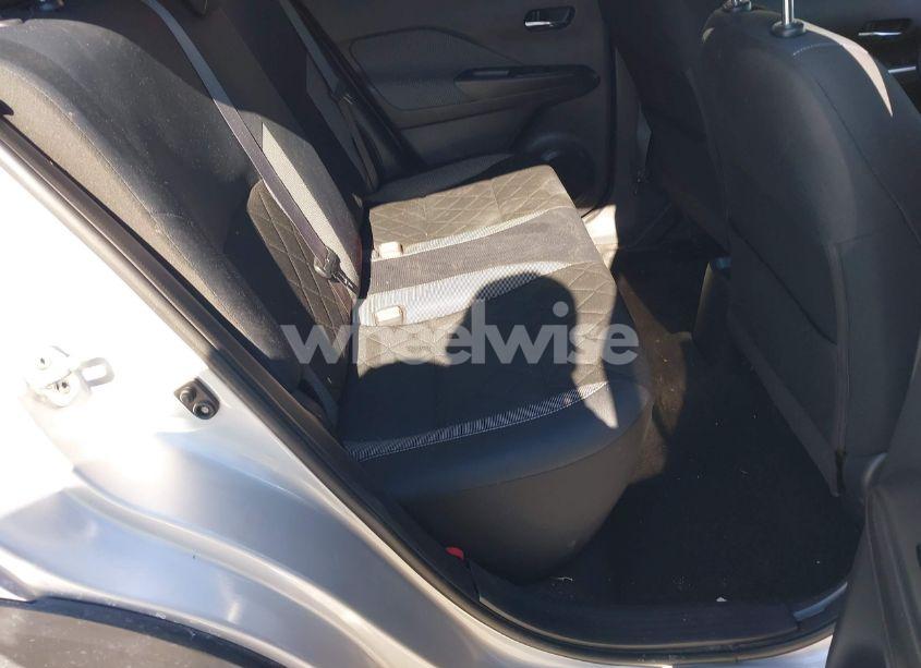 Photo 8 of 2019 Nissan Kicks SV (VIN 3N1CP5CU5KL498273)