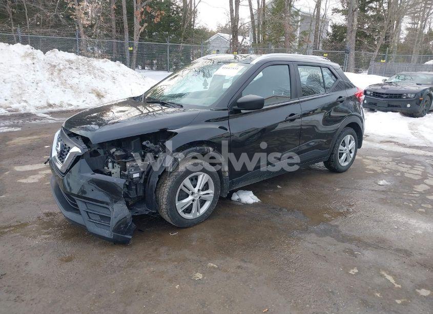 Photo 2 of 2019 Nissan Kicks S (VIN 3N1CP5CU5KL506517)